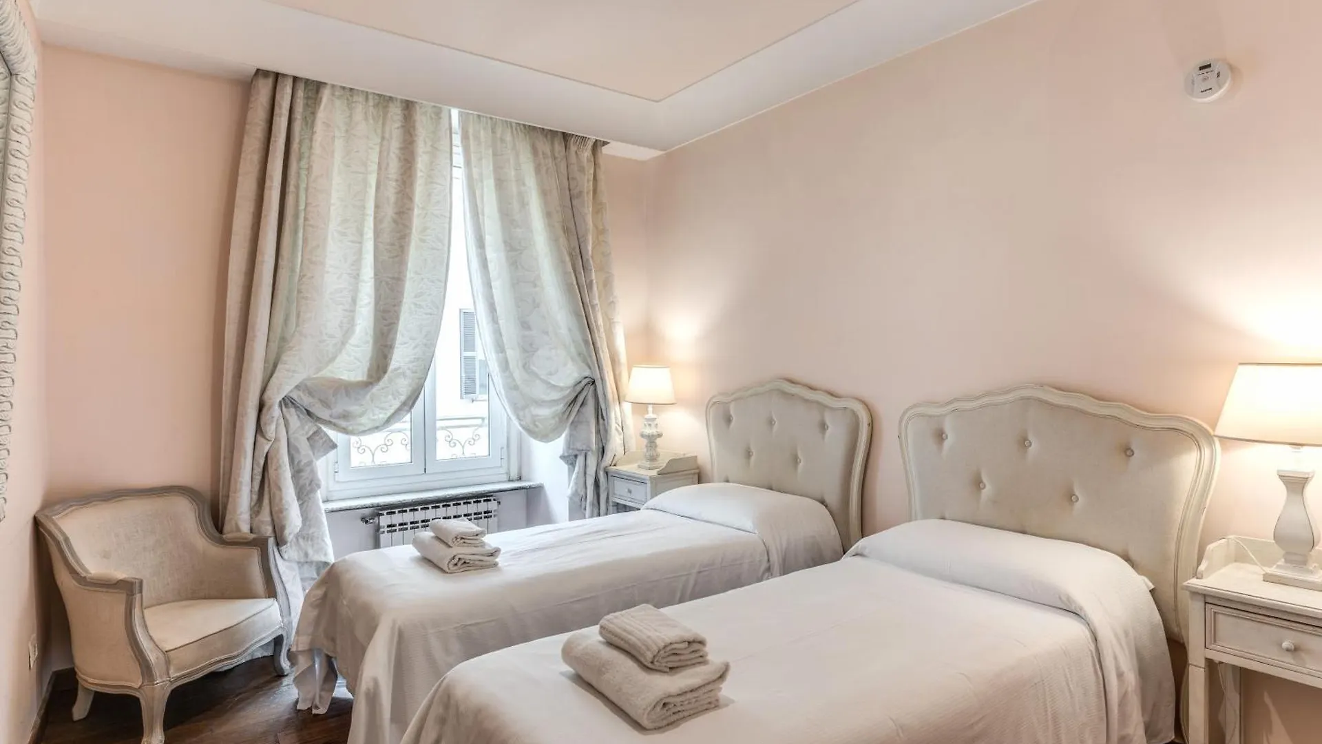 Apartment Casa Vacanze Crispi Little 1 Rome